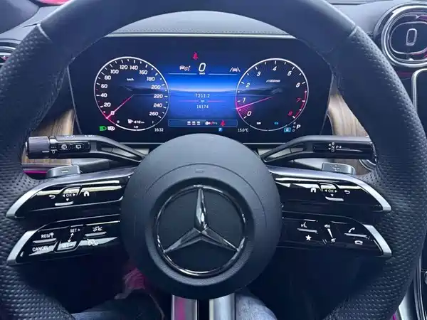 Mercedes-Benz GLC 2025