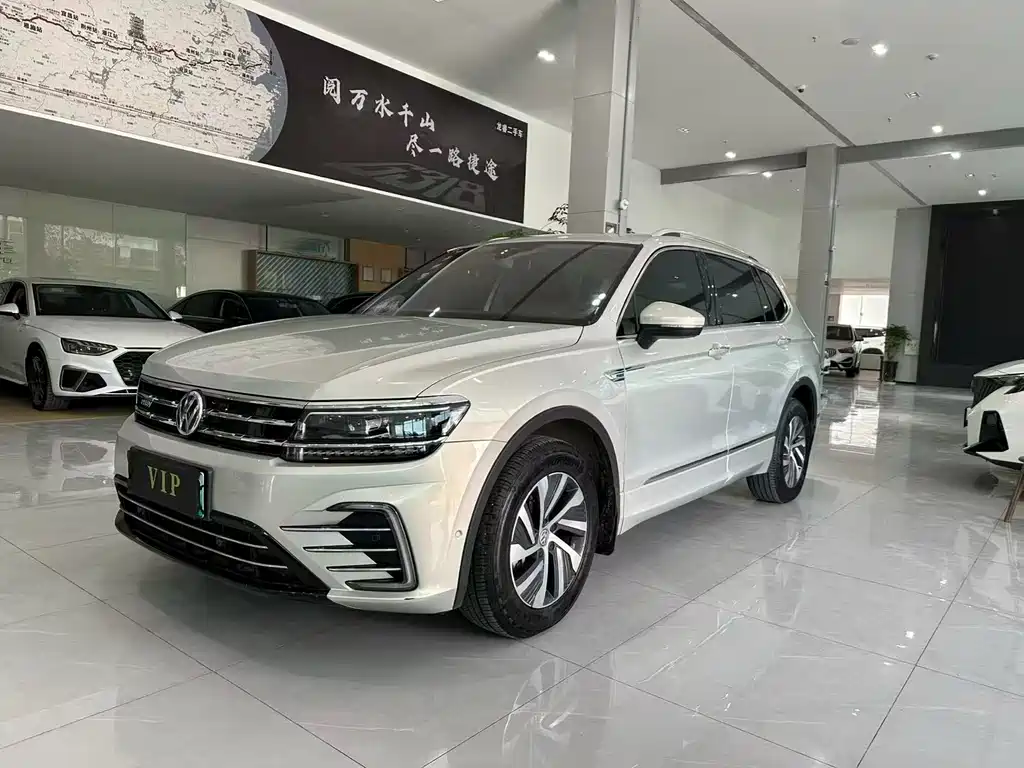 Volkswagen Tiguan L Plug-In Hybrid 2021 — фото 1