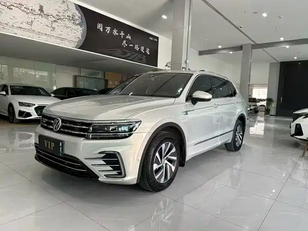 Volkswagen Tiguan L Plug-In Hybrid 2021