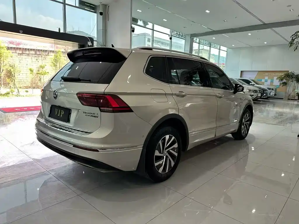 Volkswagen Tiguan L Plug-In Hybrid 2021 — фото 9