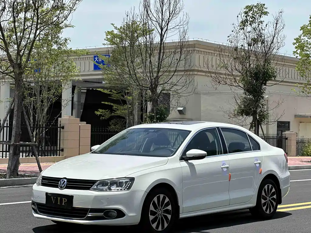 Volkswagen Sagitar 2014