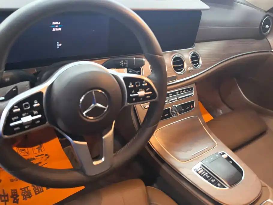 Mercedes-Benz E-Class 2019 — фото 12