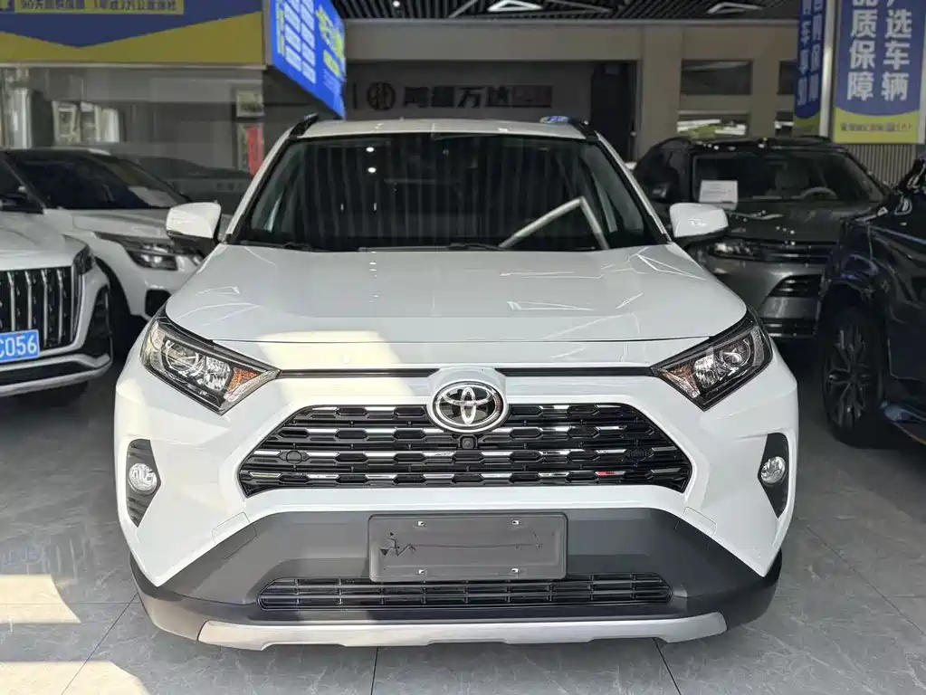 Toyota RAV4 2022 — фото 2