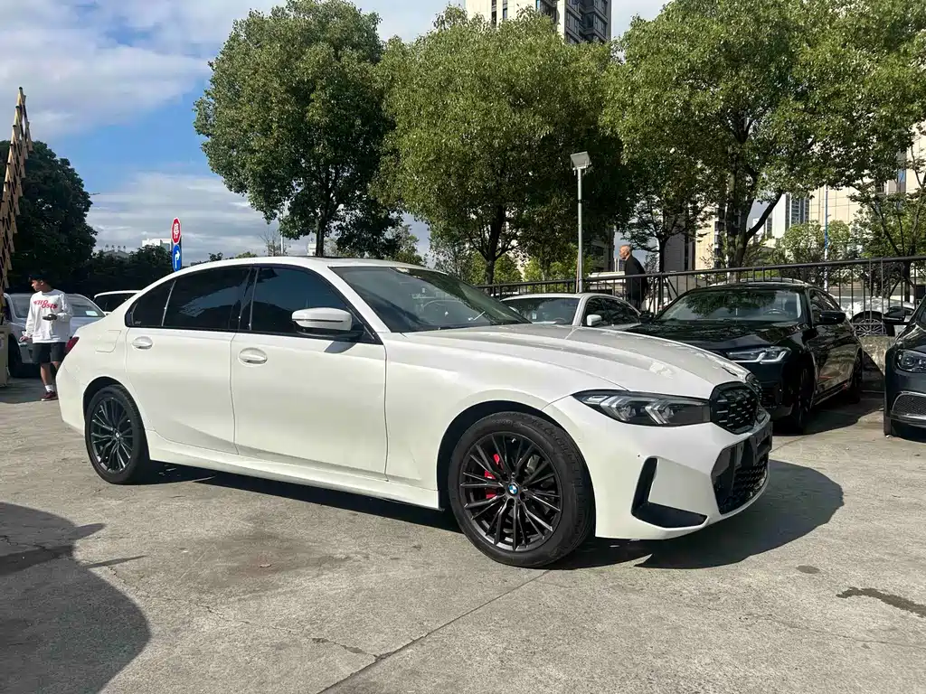 BMW 3 Series 2024 — фото 1