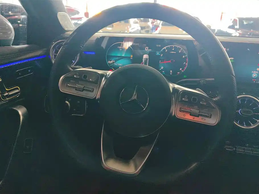 Mercedes-Benz A-Class 2022 — фото 15