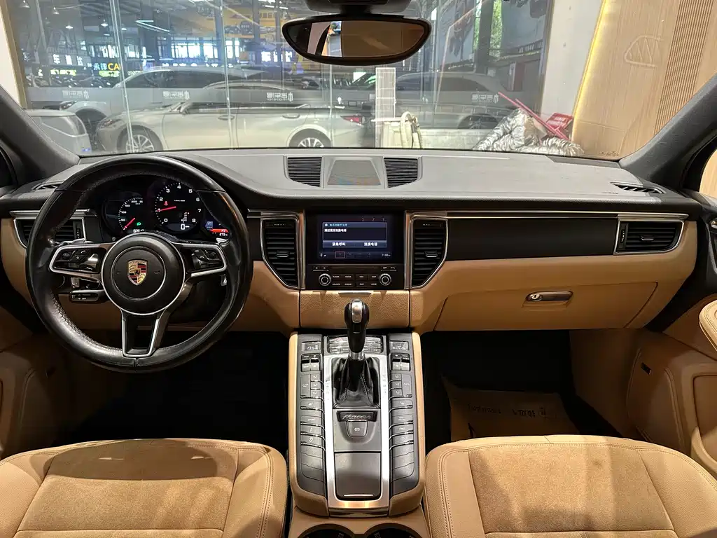 Porsche Macan 2017 — фото 18