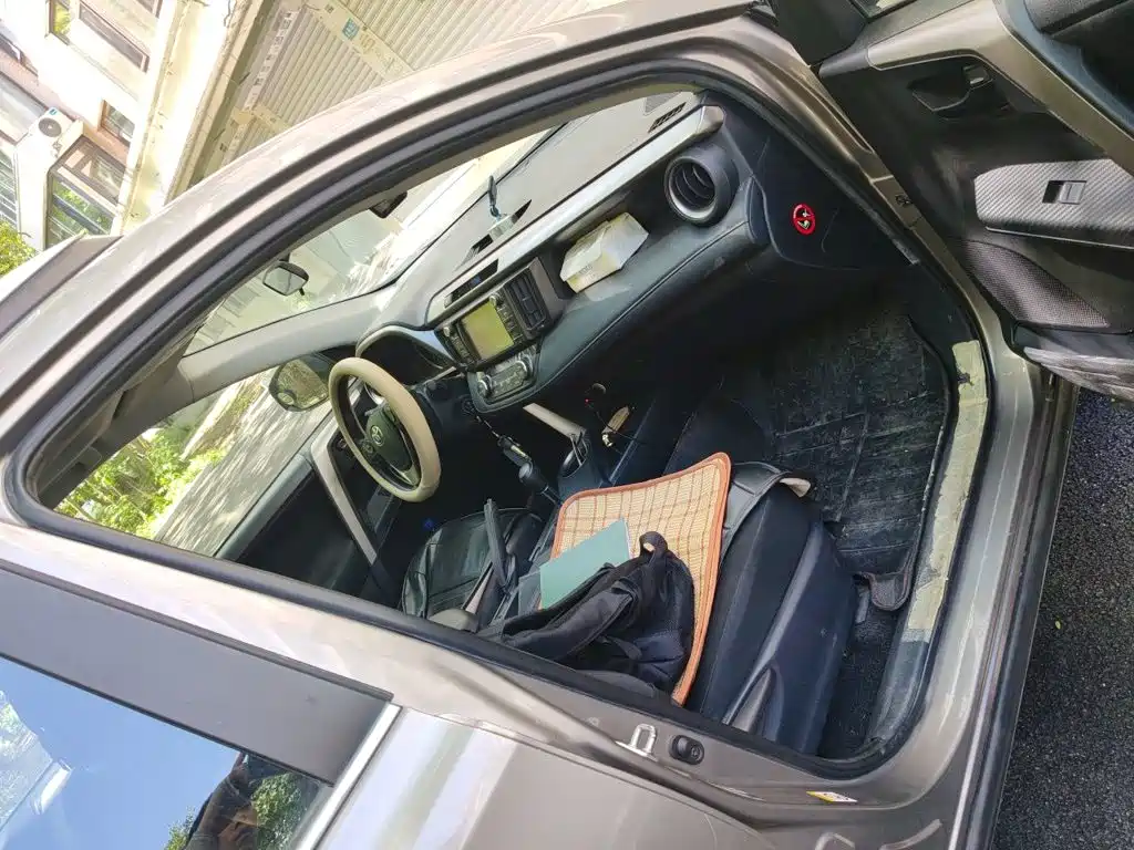 Toyota RAV4 2015 — фото 19
