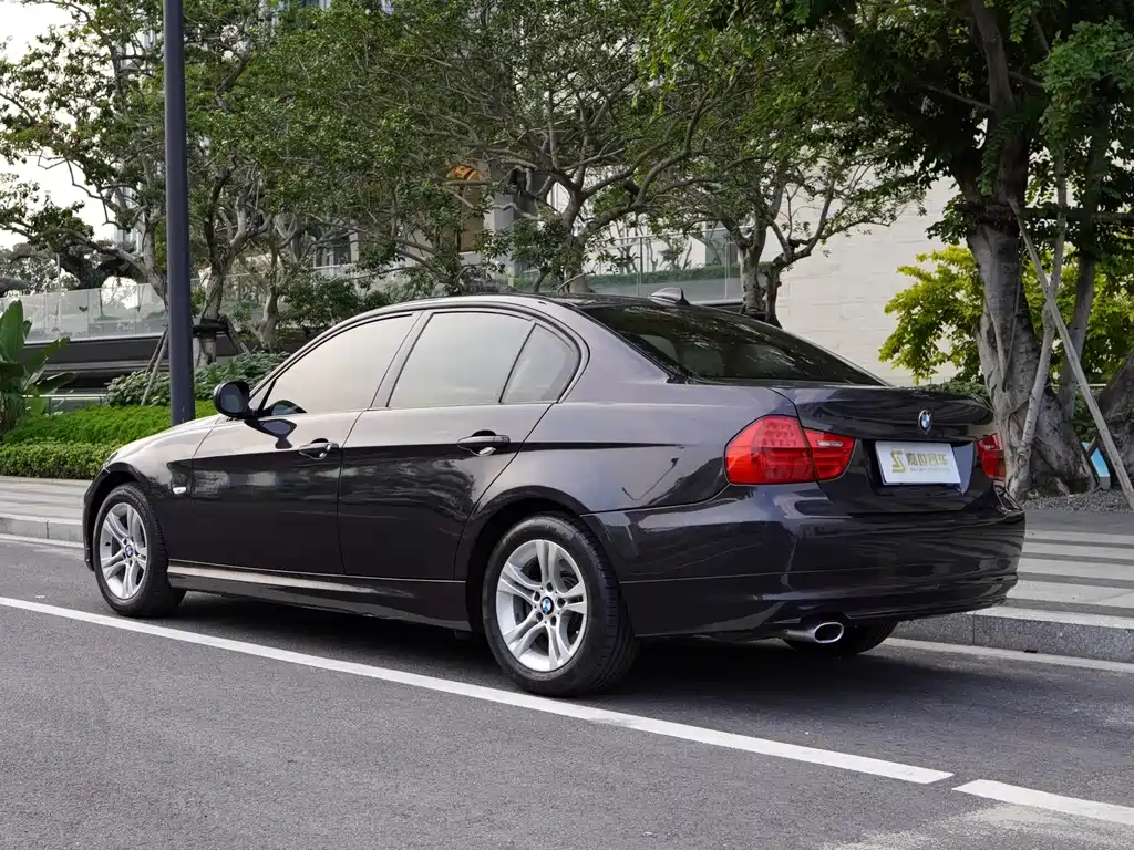BMW 3 Series 2011 — фото 11