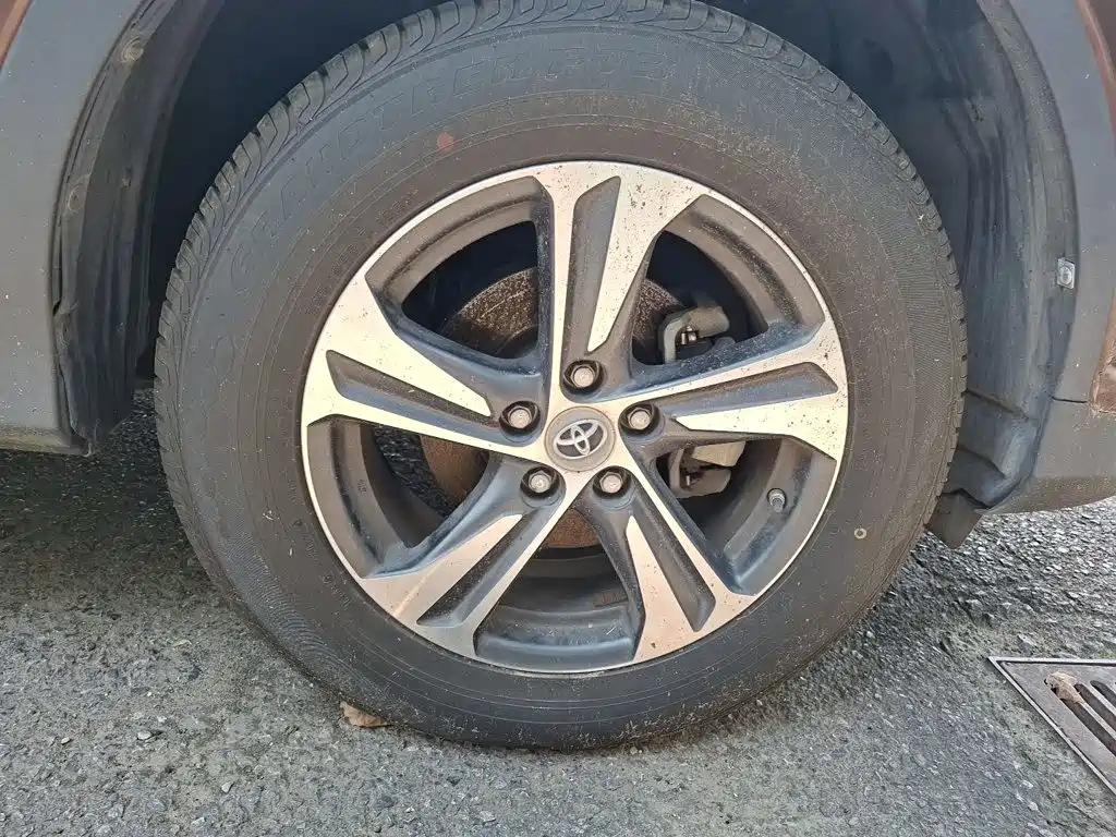 Toyota RAV4 2015 — фото 24