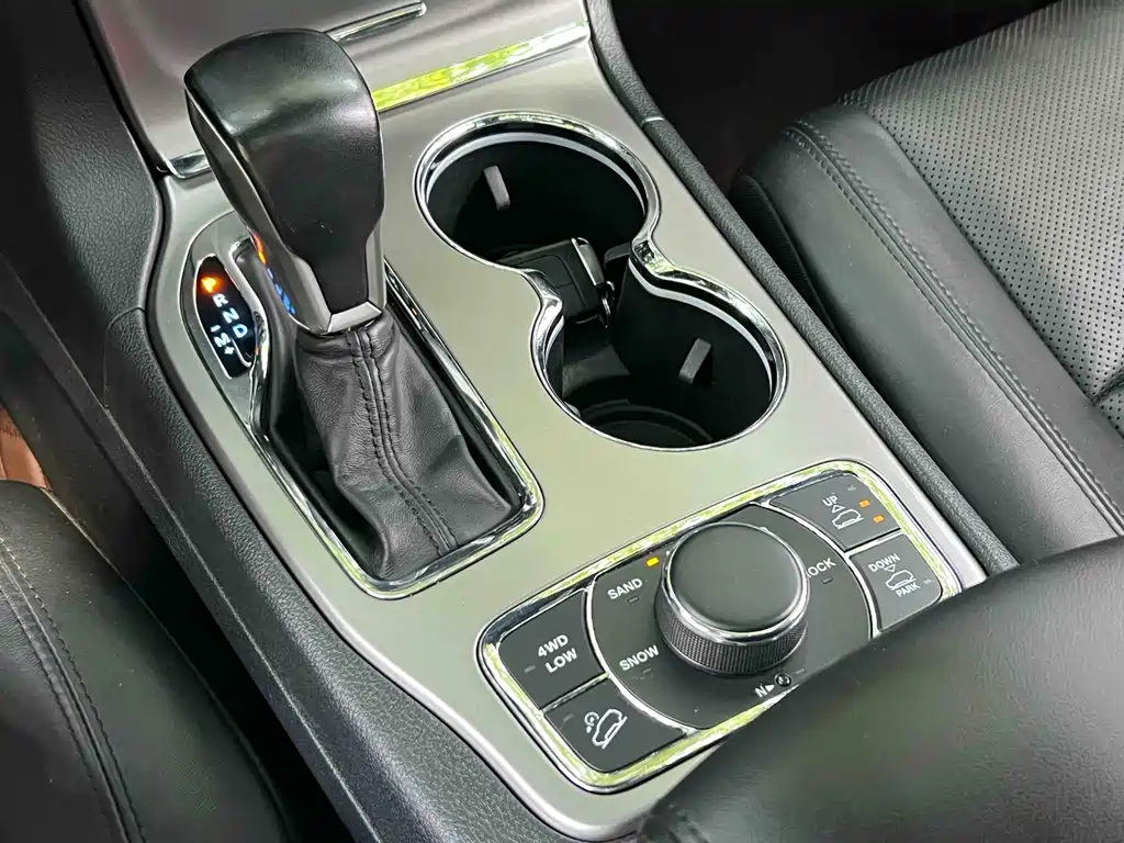 Jeep Grand Cherokee 2022 — фото 15