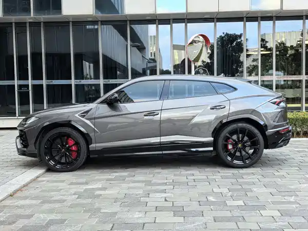 Lamborghini Urus 2021