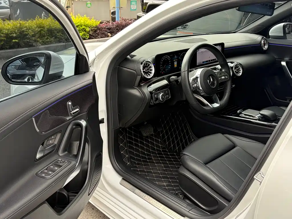 Mercedes-Benz A-Class 2022 — фото 9