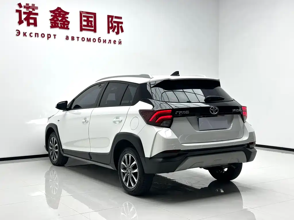 Toyota Yaris L 2023