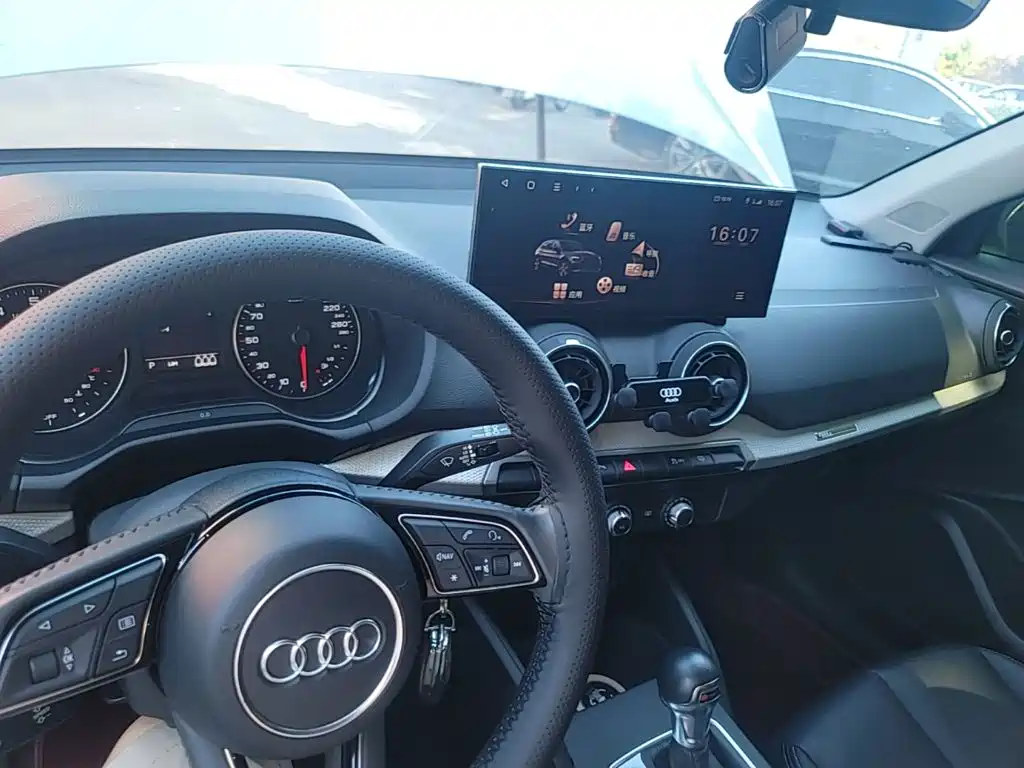 Audi Q2L 2021 — фото 10