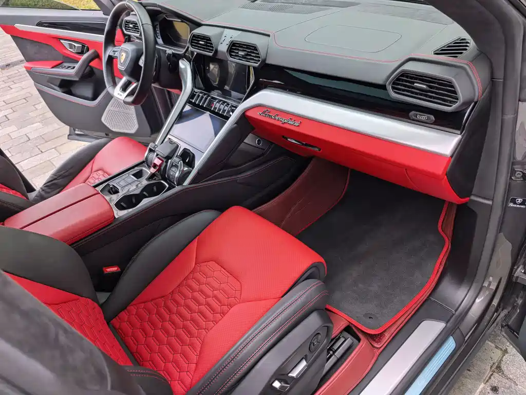 Lamborghini Urus 2023 — фото 43