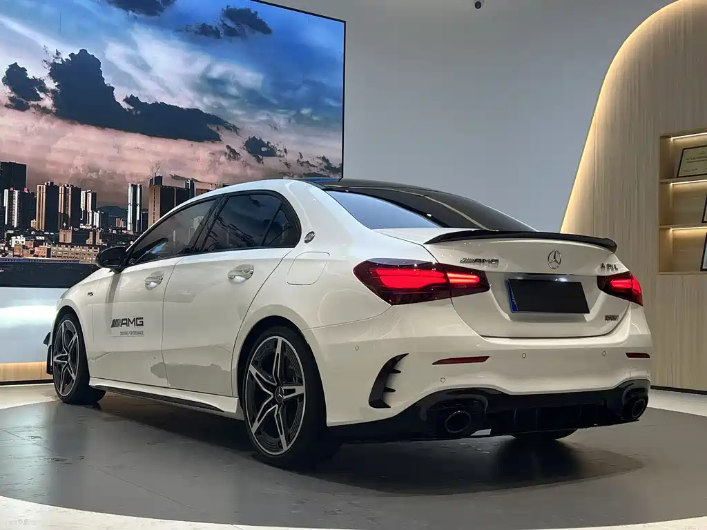 Mercedes-Benz A-Class AMG 2024 — фото 5