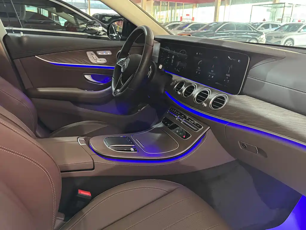 Mercedes-Benz E-Class 2023 — фото 7