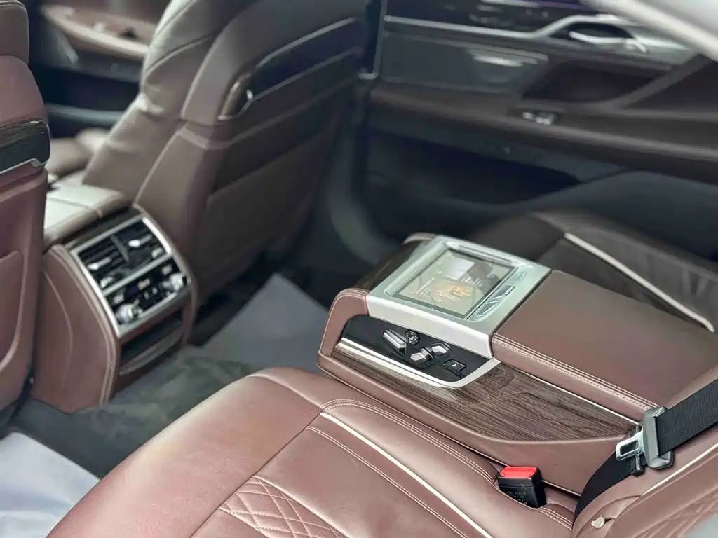 BMW 7 Series 2022 — фото 12
