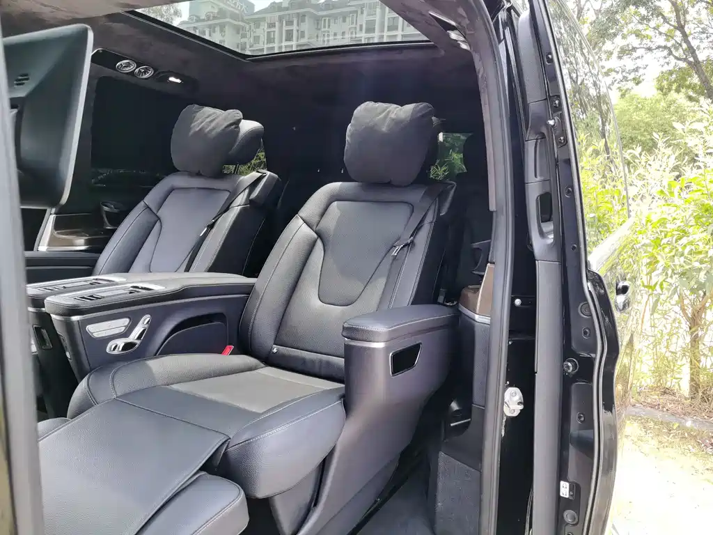 Mercedes-Benz V-Class 2021 — фото 20