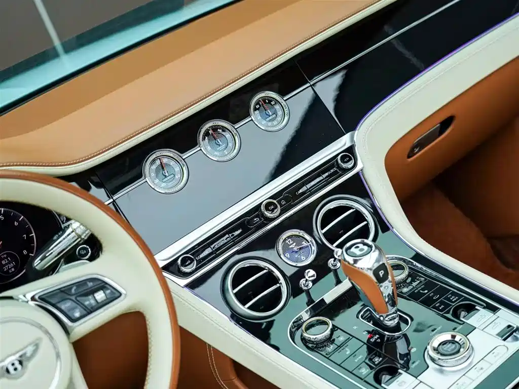 Bentley Continental 2023 — фото 10