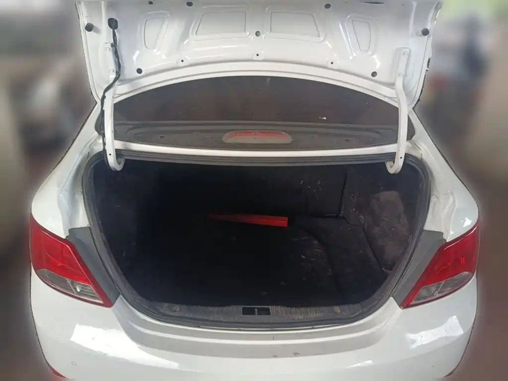 Hyundai Accent 2015 — фото 20