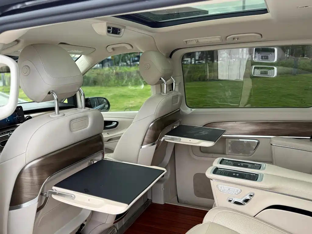 Mercedes-Benz V-Class 2022 — фото 18
