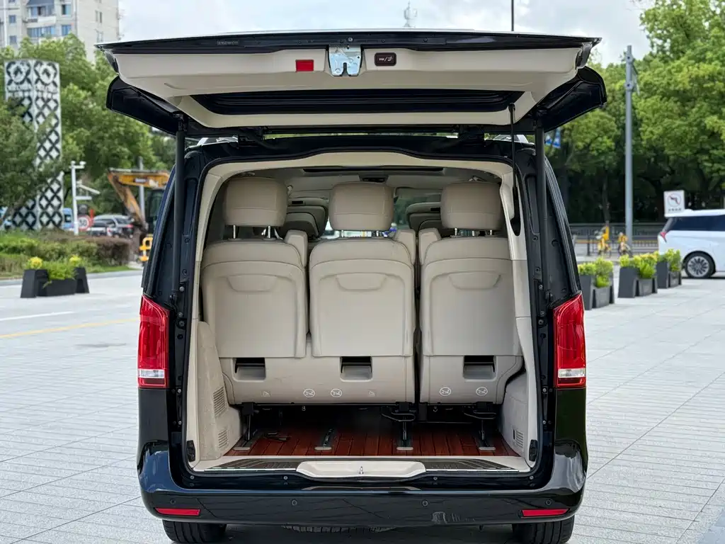 Mercedes-Benz V-Class 2022 — фото 27