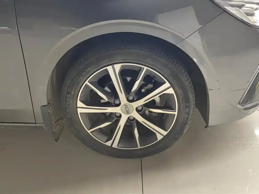 Geely Emgrand 2022