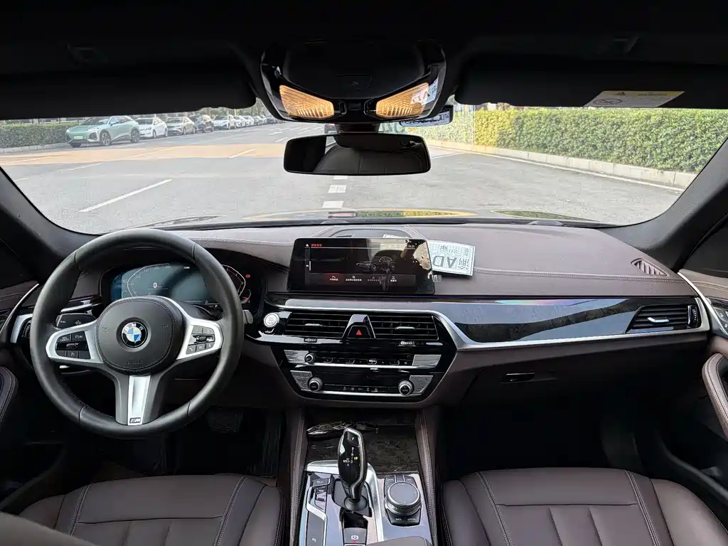 BMW 5 Series 2020 — фото 10