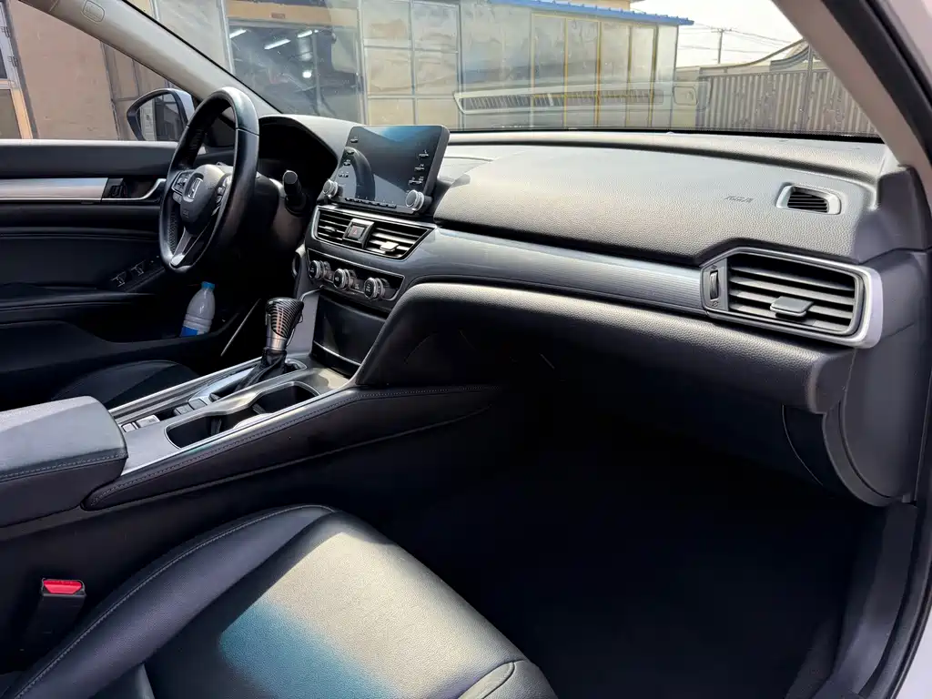 Honda Accord 2018 — фото 20