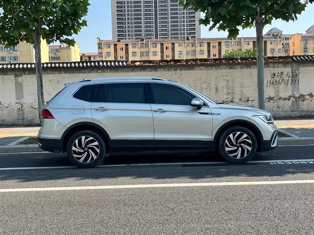 Volkswagen Tiguan L 2023 — фото 4