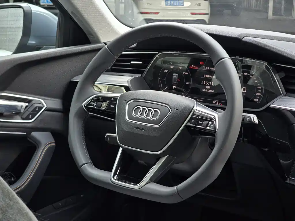 Audi e-tron 2026 — фото 17