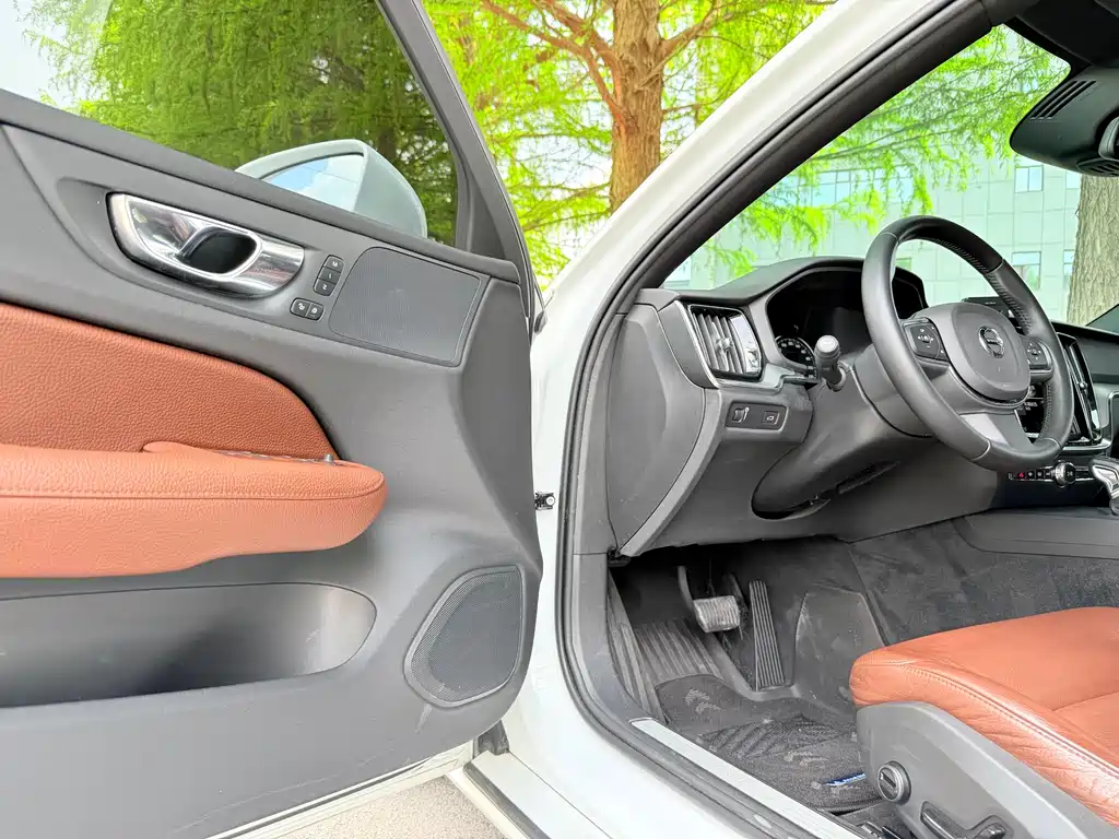 Volvo S60 2020 — фото 11