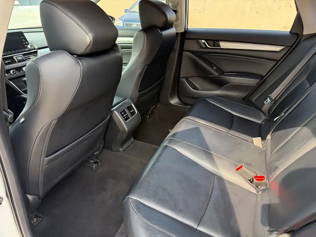 Honda Accord 2018 — фото 17
