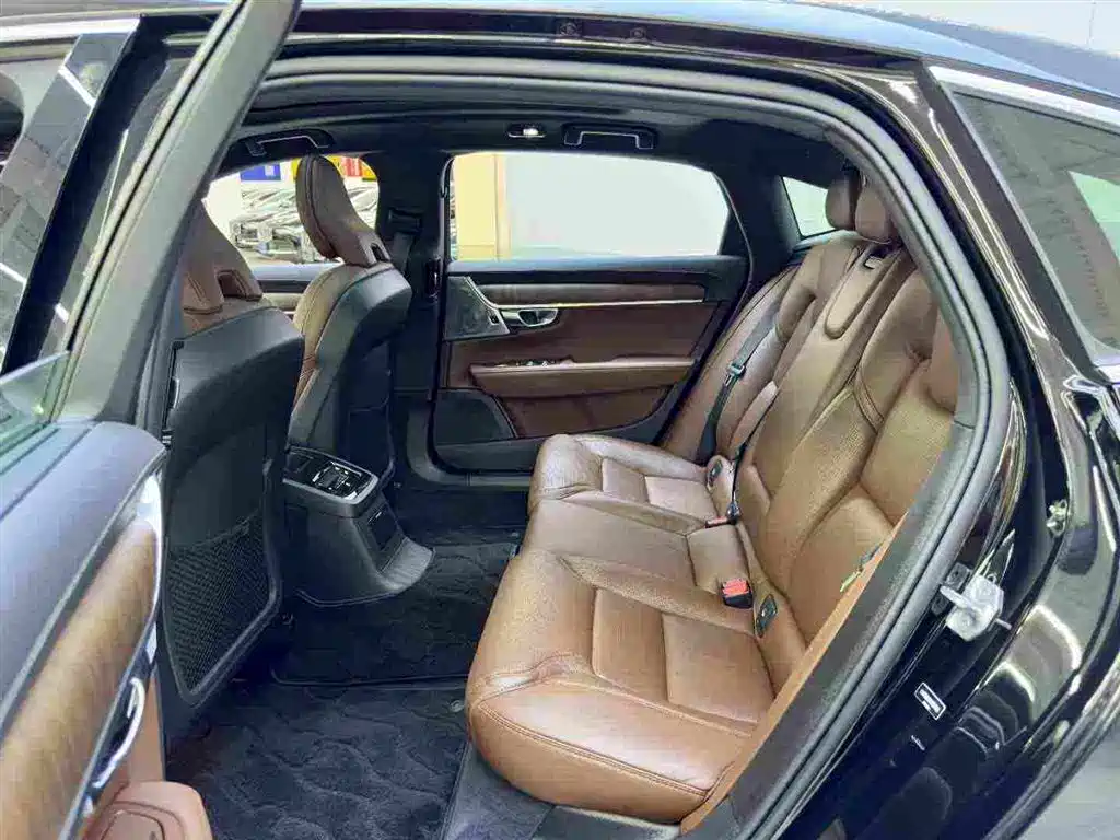 Volvo S90 PHEV 2021
