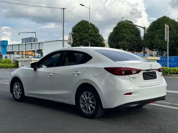 Mazda 3 Axela 2015