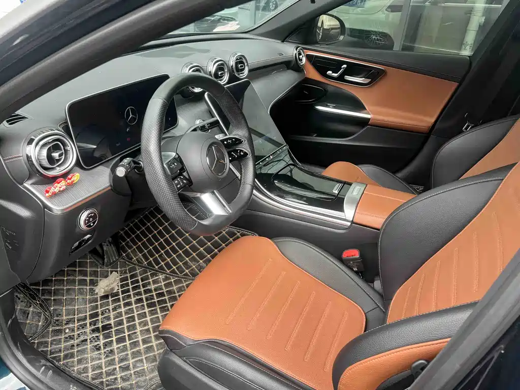 Mercedes-Benz C-Class 2023 — фото 3