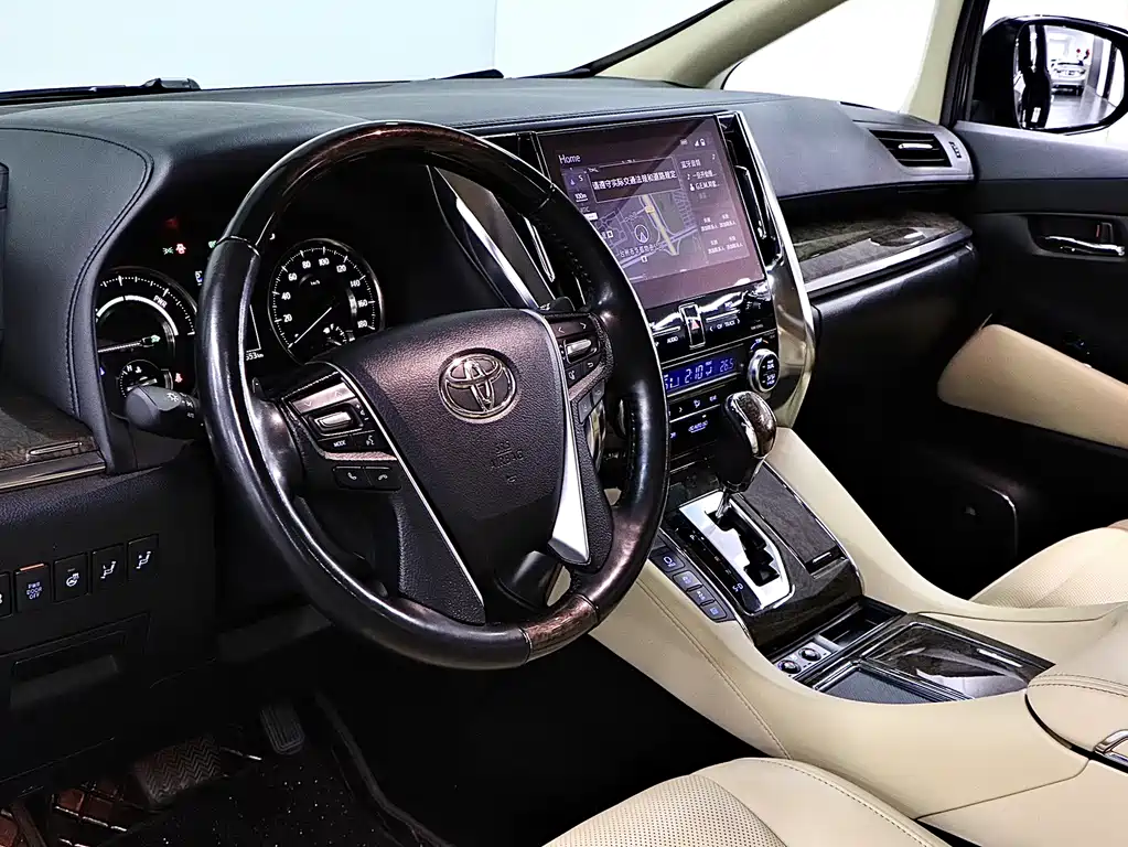 Toyota Alphard 2022 — фото 11