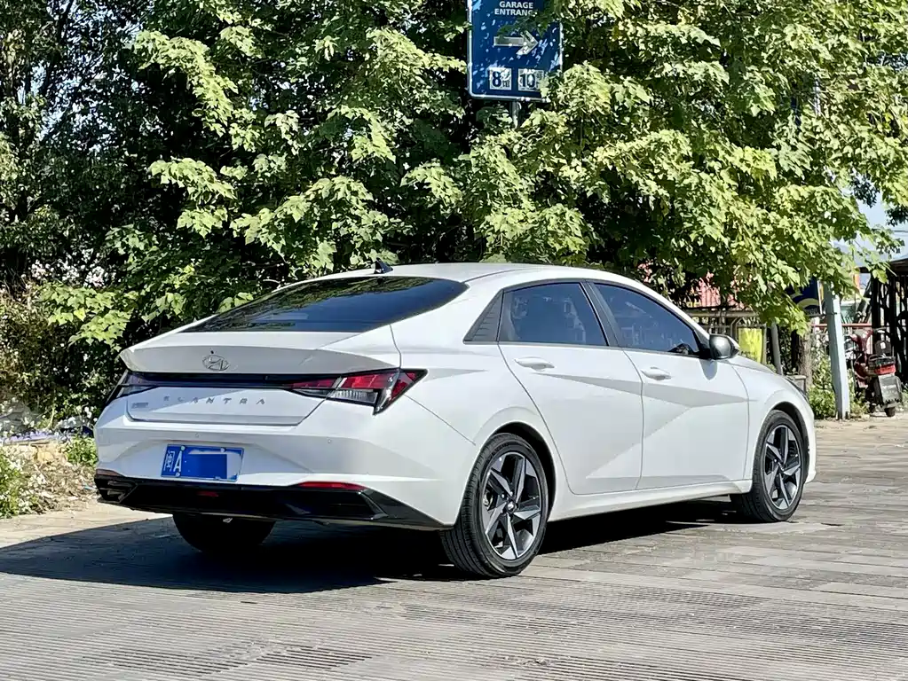 Hyundai Elantra 2021 — фото 4