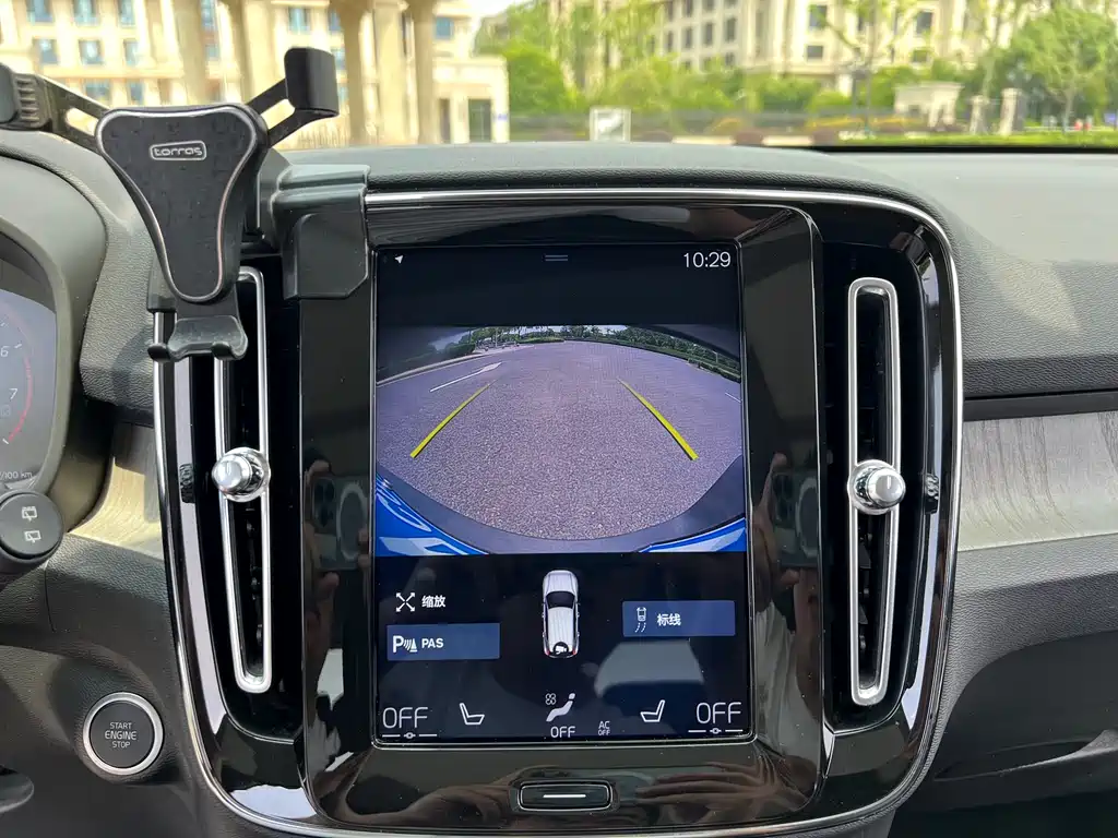 Volvo XC40 2020 — фото 16