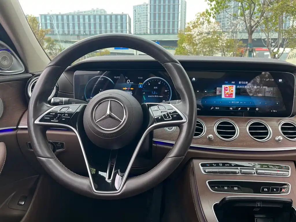 Mercedes-Benz E-Class 2023 — фото 18