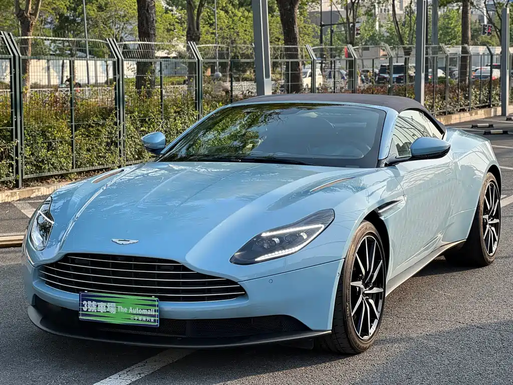 Aston Martin DB11 2020 — фото 1