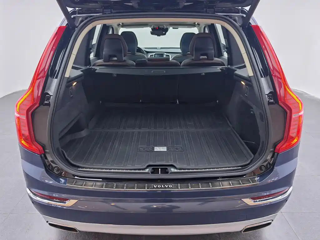 Volvo XC90 2018 — фото 14