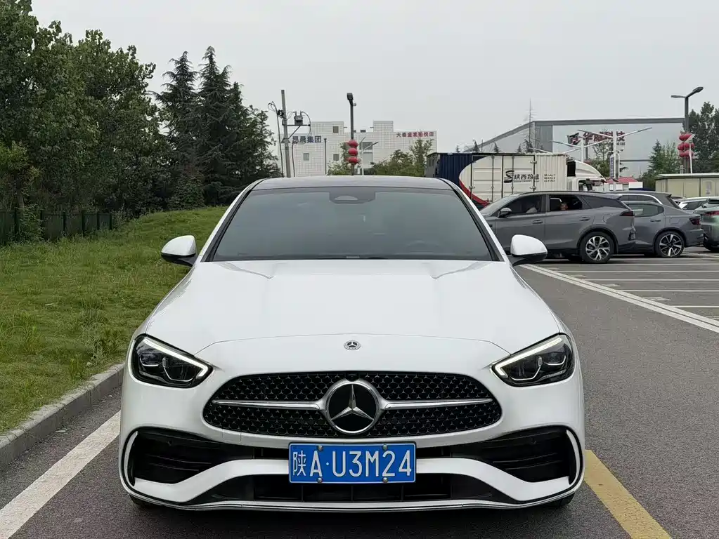 Mercedes-Benz C-Class 2024