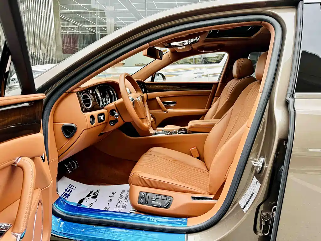Bentley Flying Spur 2018 — фото 16