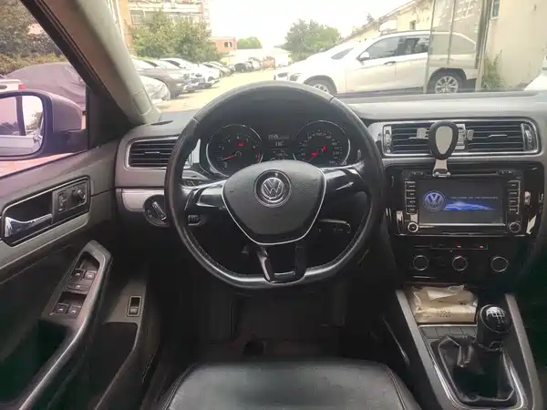 Volkswagen Sagitar 2016