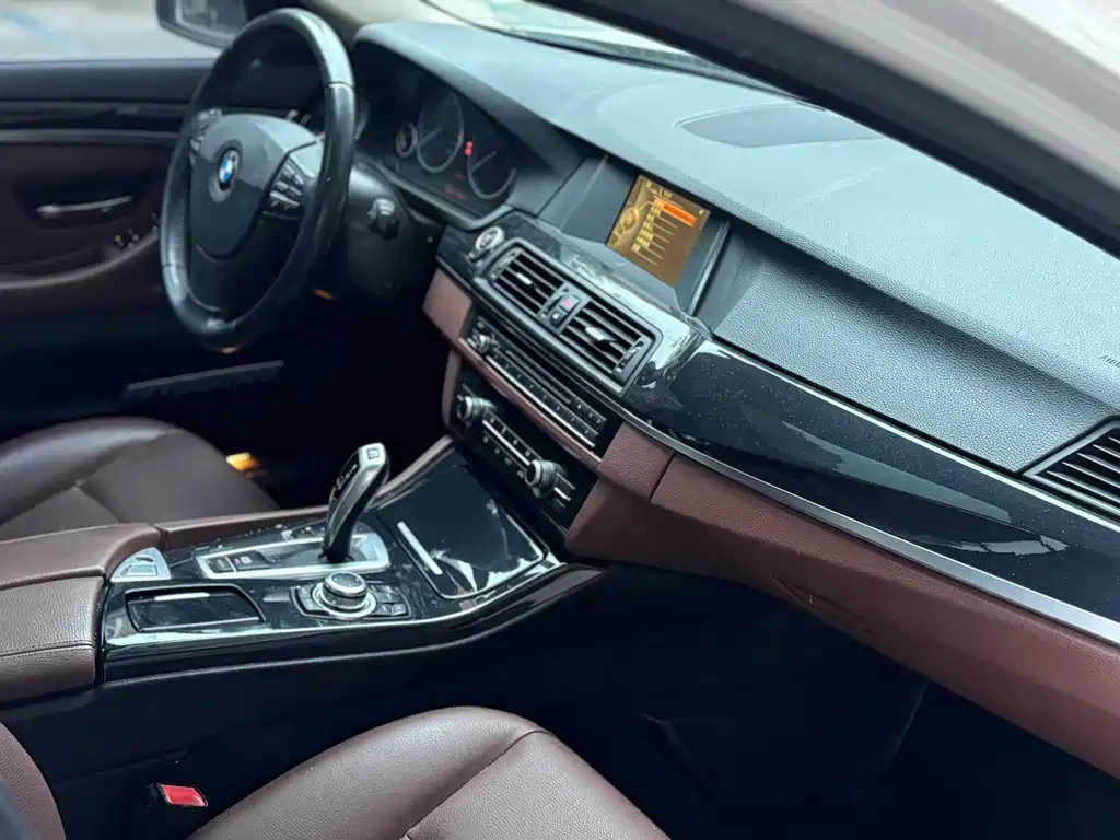 BMW 5 Series 2016 — фото 15
