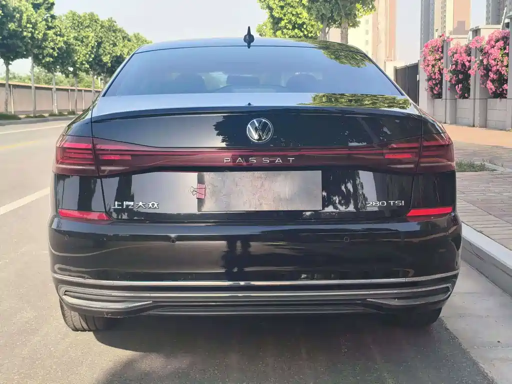 Volkswagen Passat 2023 — фото 18