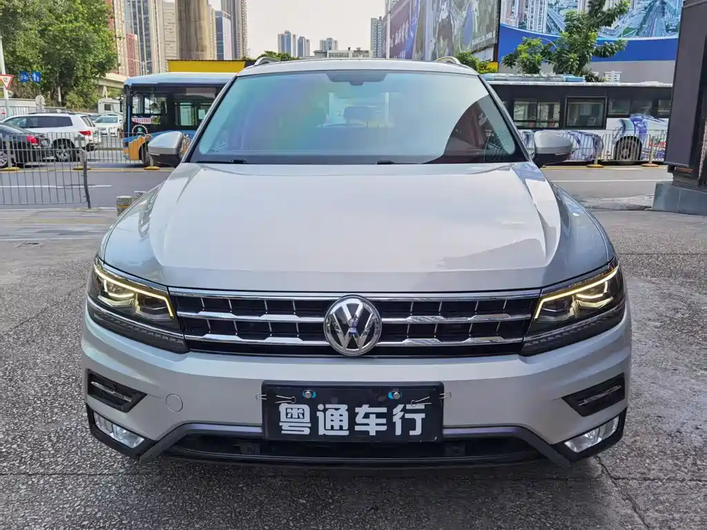 Volkswagen Tiguan L 2017 — фото 2