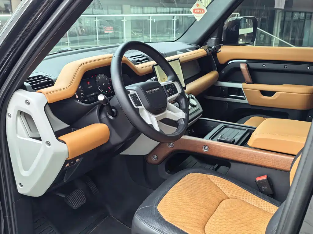 Land Rover Defender 2024